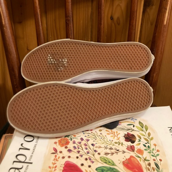 VANS blue and red floral, size 7 - Picture 2 of 5